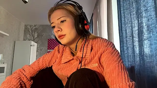 LadyFoxLove online show from March 6, 2026, 11:17 am