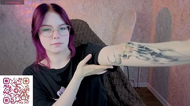 Julia Anis online show from April 22, 2026, 1:08 am