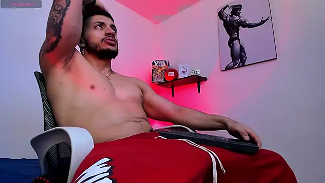 Snapshot of LiamReigns_ chatting on April 23, 2026, 10:01 pm LiamReigns online show from April 23, 2026, 10:01 pm