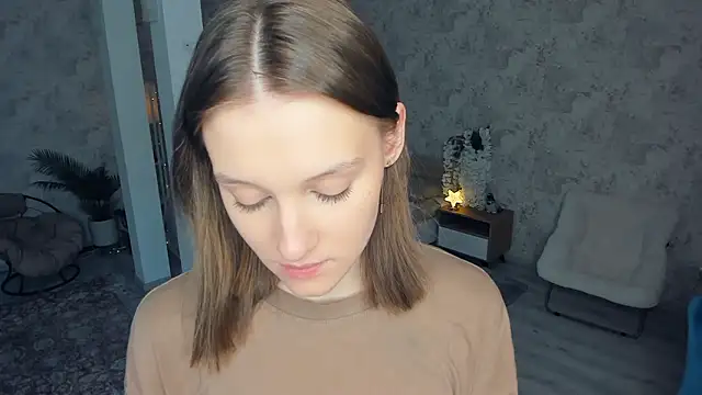 LianneBynon online show from February 19, 2026, 8:43 am