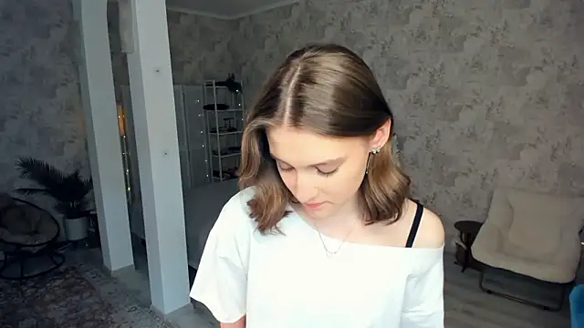 LianneBynon online show from March 1, 2026, 8:16 am