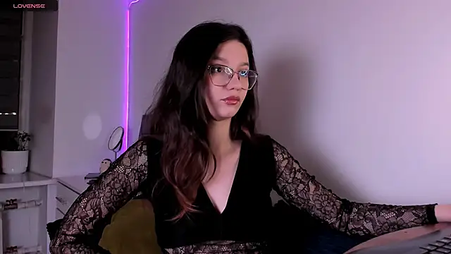 miabellee  online show from February 4, 2026, 11:09 pm