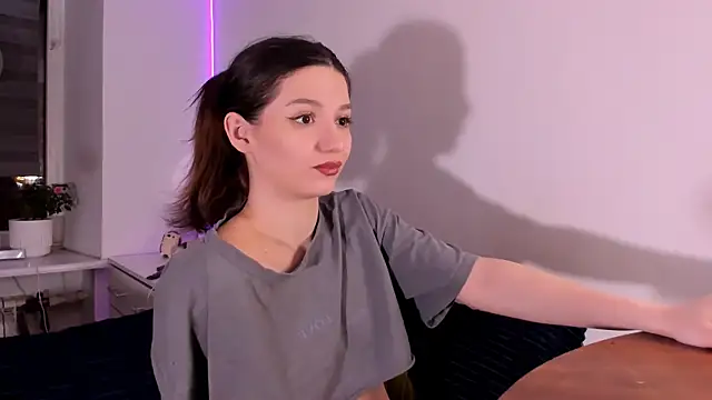 miabellee  online show from April 2, 2026, 11:02 pm