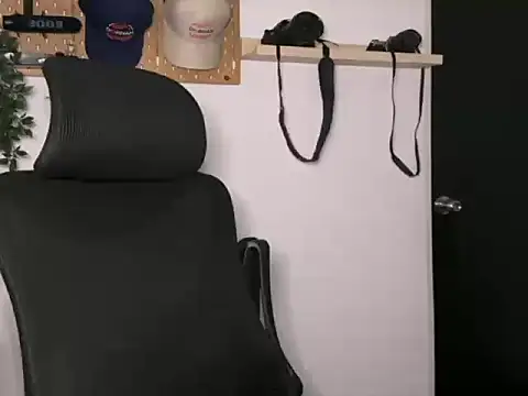 SamDornan51 online show from February 5, 2026, 11:09 pm