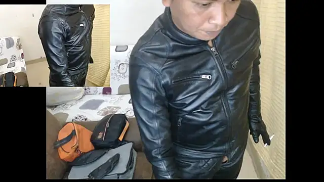 Snapshot of Leatherbdsm81 chatting on April 20, 2026, 3:04 pm Leatherbdsm81 online show from April 20, 2026, 3:04 pm