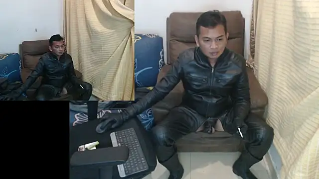 Snapshot of Leatherbdsm81 chatting on June 8, 2026, 3:34 pm Leatherbdsm81 online show from June 8, 2026, 3:34 pm