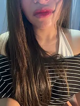 Snapshot of QuynhAnh_2k1 chatting on March 8, 2026, 7:56 am QuynhAnh 2k1 online show from March 8, 2026, 7:56 am