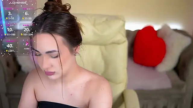 OliviaMoore  online show from February 26, 2026, 1:43 pm