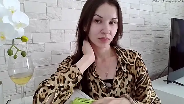 Snapshot of JuliaLovely chatting on May 25, 2026, 1:50 pm JuliaLovely online show from May 25, 2026, 1:50 pm