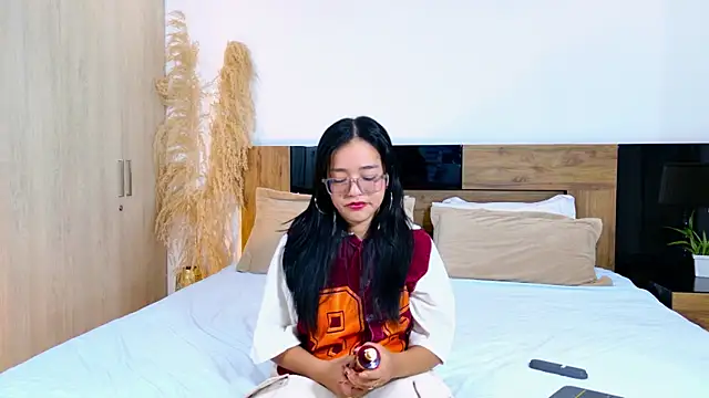 AntonellaBons online show from July 18, 2026, 2:32 pm