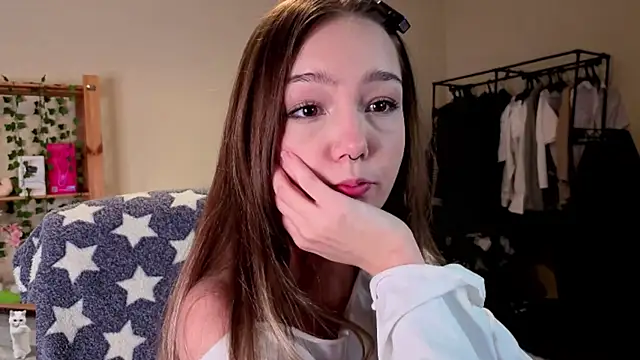 HoneyComfy online show from April 14, 2026, 2:23 pm
