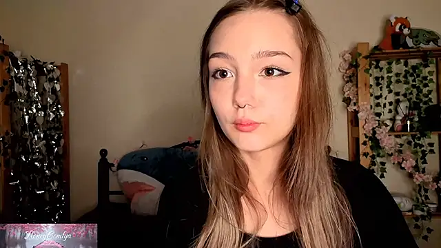 HoneyComfy online show from May 11, 2026, 2:12 pm