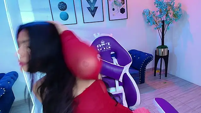 Maddie T18 online show from April 18, 2026, 12:09 pm