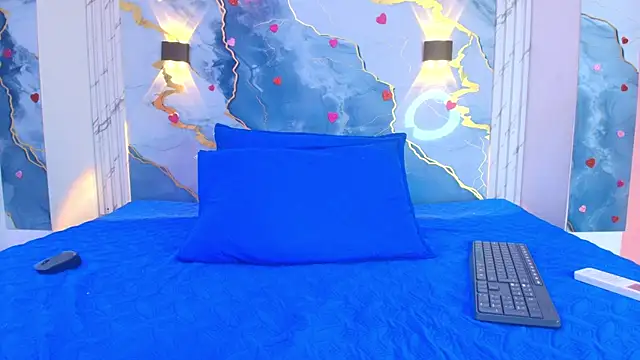 crystal love08 online show from April 9, 2026, 7:19 pm