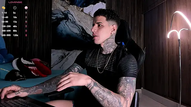 trisstann  online show from April 21, 2026, 4:34 pm