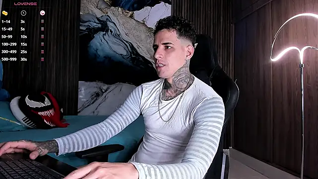 trisstann  online show from April 26, 2026, 9:01 pm