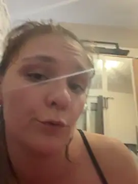 Ninafrisson online show from February 4, 2026, 10:04 pm