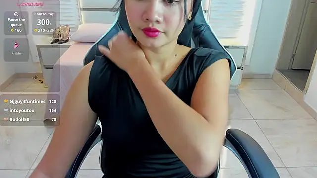 Yaiza farak online show from February 13, 2026, 2:18 am