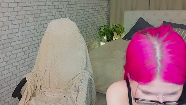 michelewild online show from April 15, 2026, 8:09 pm