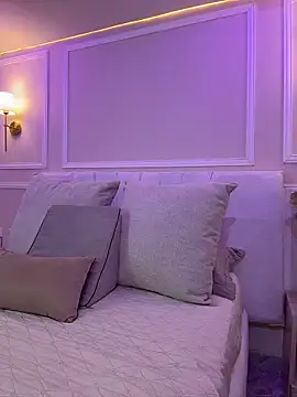 Chel   online show from April 19, 2026, 8:33 pm