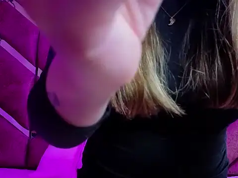 EmberCooper  online show from April 17, 2026, 3:42 am