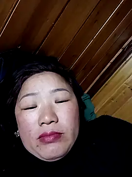 quynhbupbe11 online show from February 8, 2026, 12:19 pm