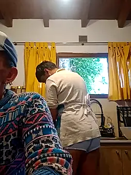 LuxuCum online show from February 4, 2026, 6:58 pm