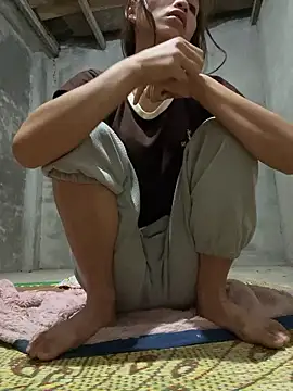 2b-xx online show from April 19, 2026, 10:34 pm