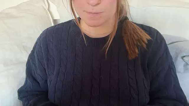 Lucyschickt online show from April 15, 2026, 5:09 pm