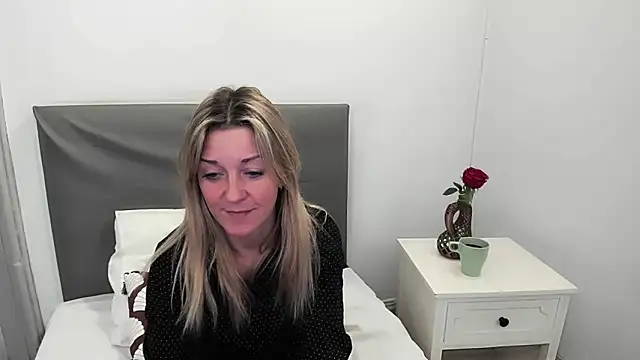 MileyXStar online show from February 4, 2026, 9:09 pm