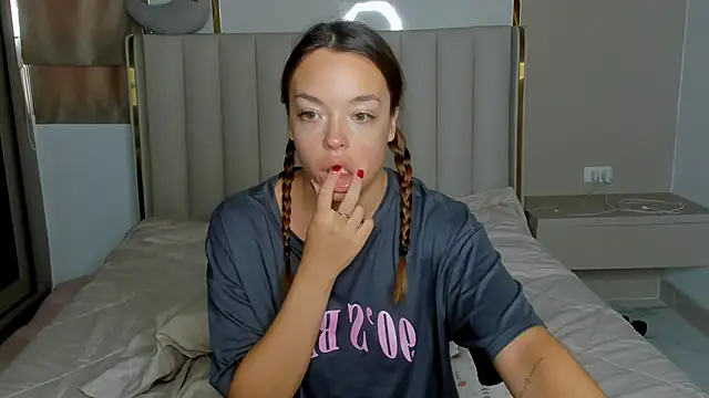 stellaa quenn online show from April 20, 2026, 12:13 am