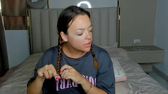 stellaa quenn online show from April 21, 2026, 12:12 am