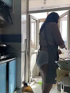 Youyou 12 online show from April 22, 2026, 12:57 am