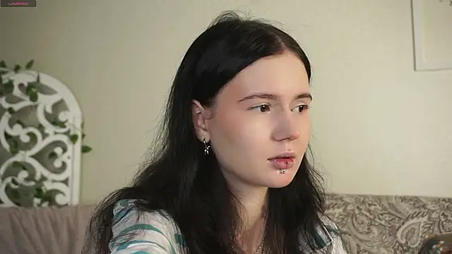 Glow hollow online show from February 13, 2026, 3:46 am