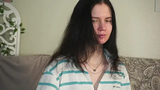 Glow hollow online show from February 15, 2026, 3:47 am