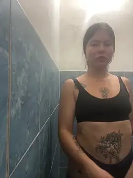 Snapshot of Scarlet_Rosexx chatting on May 13, 2026, 4:43 am Scarlet Rosexx online show from May 13, 2026, 4:43 am