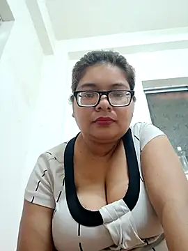 Elie Hallway online show from April 23, 2026, 8:57 am