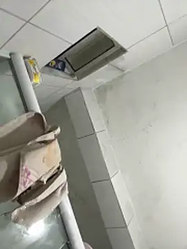 Manu Manu05 online show from April 21, 2026, 4:34 pm