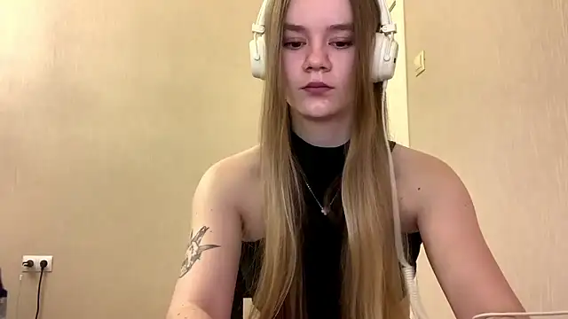 AgnesShy  online show from March 4, 2026, 7:36 am