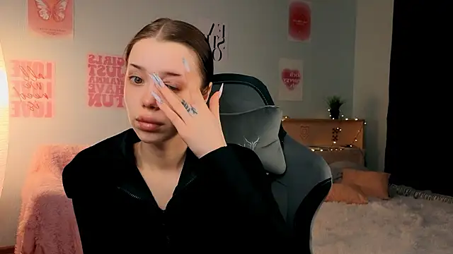 Vexnexe online show from March 5, 2026, 7:43 pm