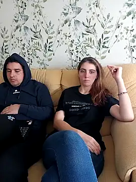 laparejaideal08 online show from April 11, 2026, 3:49 pm