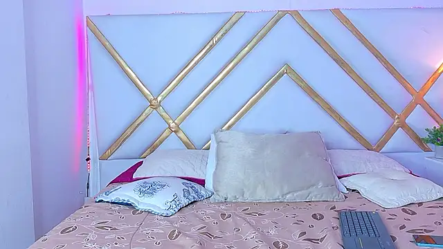 Britany Fox  online show from March 5, 2026, 2:13 pm