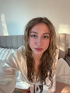 romyxxs online show from April 14, 2026, 5:19 pm