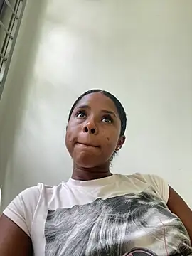 LIA PARKERR online show from April 14, 2026, 6:47 pm