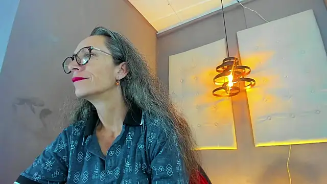 laurasofia45 online show from February 9, 2026, 12:47 am