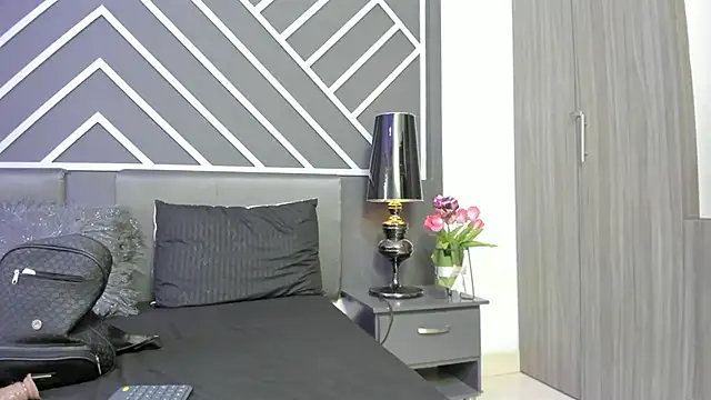 Jessica Boyer online show from April 24, 2026, 10:12 pm