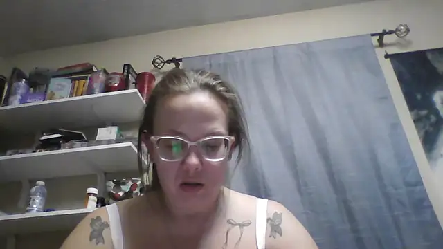 Snapshot of lickablelynn87 chatting on March 3, 2026, 12:39 am lickablelynn87 online show from March 3, 2026, 12:39 am