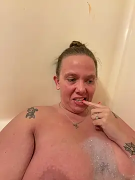 Snapshot of lickablelynn87 chatting on March 6, 2026, 1:57 am lickablelynn87 online show from March 6, 2026, 1:57 am