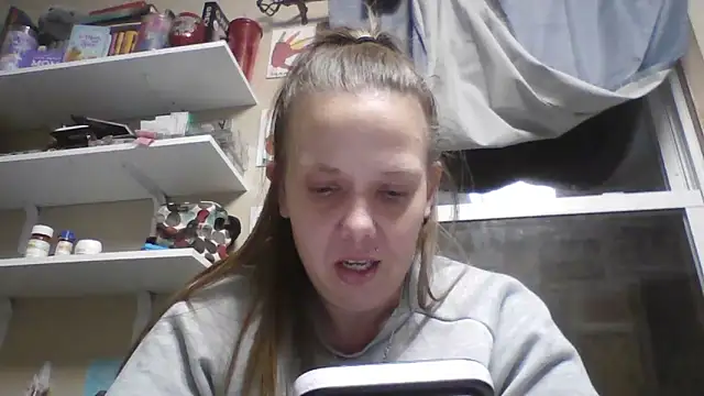 Snapshot of lickablelynn87 chatting on March 13, 2026, 12:17 am lickablelynn87 online show from March 13, 2026, 12:17 am