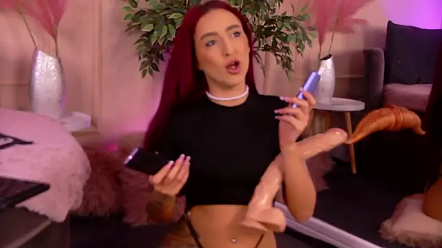 CrystalRedd online show from February 3, 2026, 6:22 am